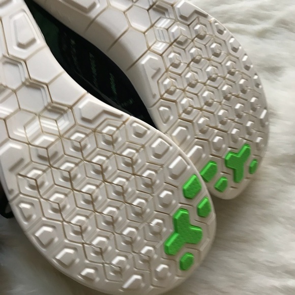 Nike Free 4.0 Flyknit Sneakers - Picture 5 of 6